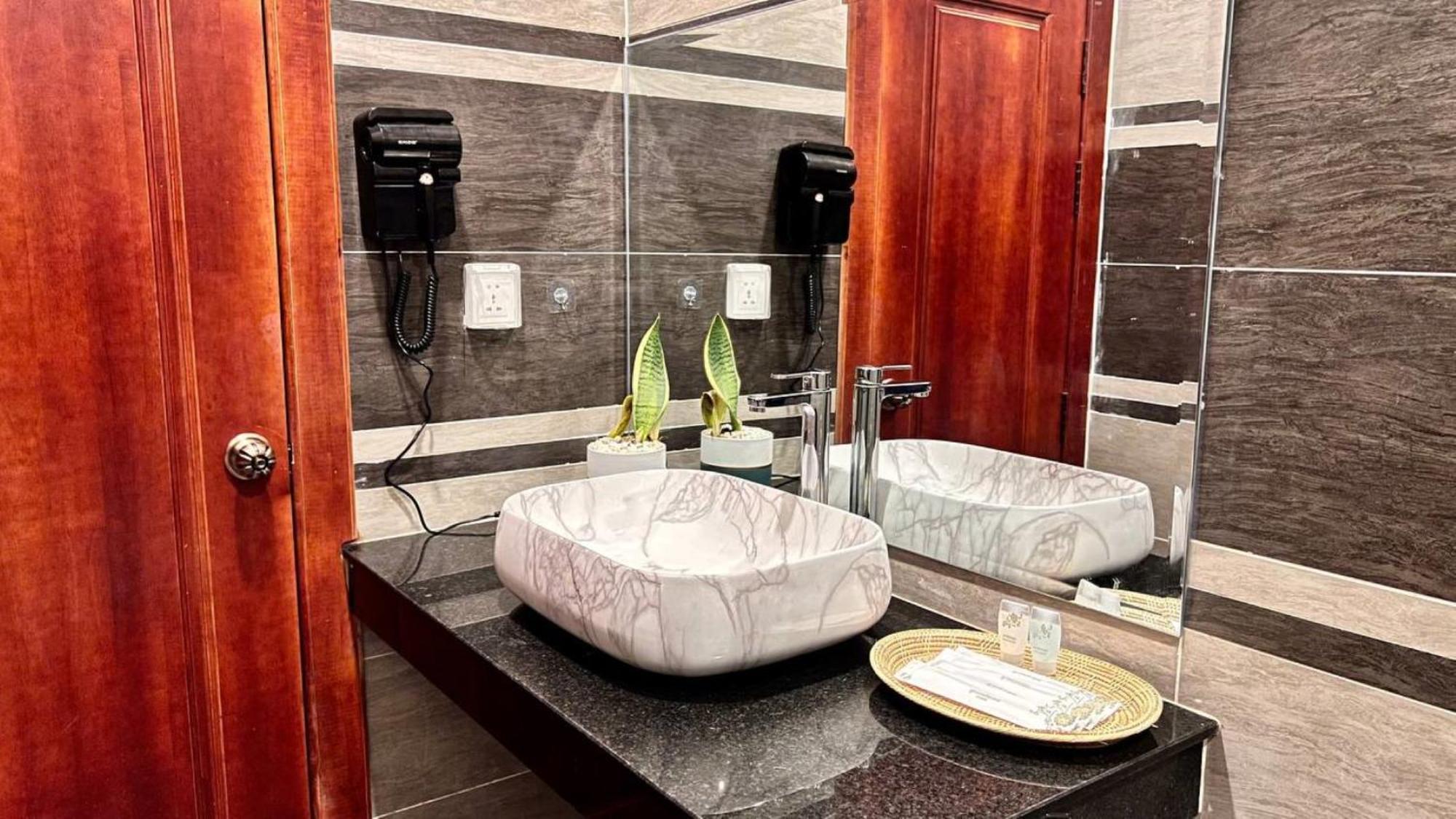 Nyna Villa Guesthouse Кампот Екстериор снимка